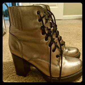 Heeled boots
